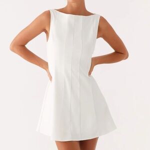 Elegant White Sleeveless Dress